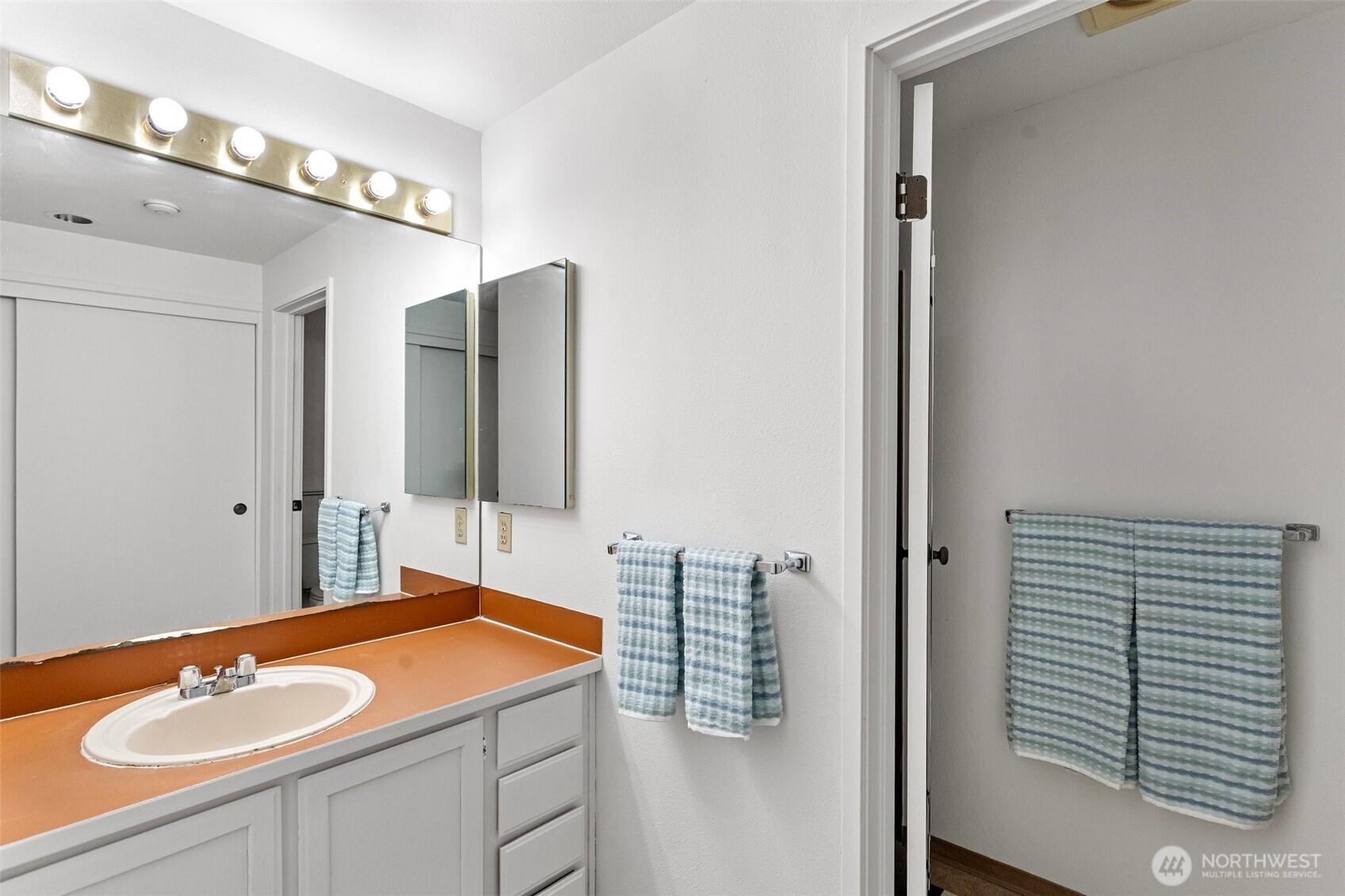 15734 NE 70th Ct, Redmond, WA 98052