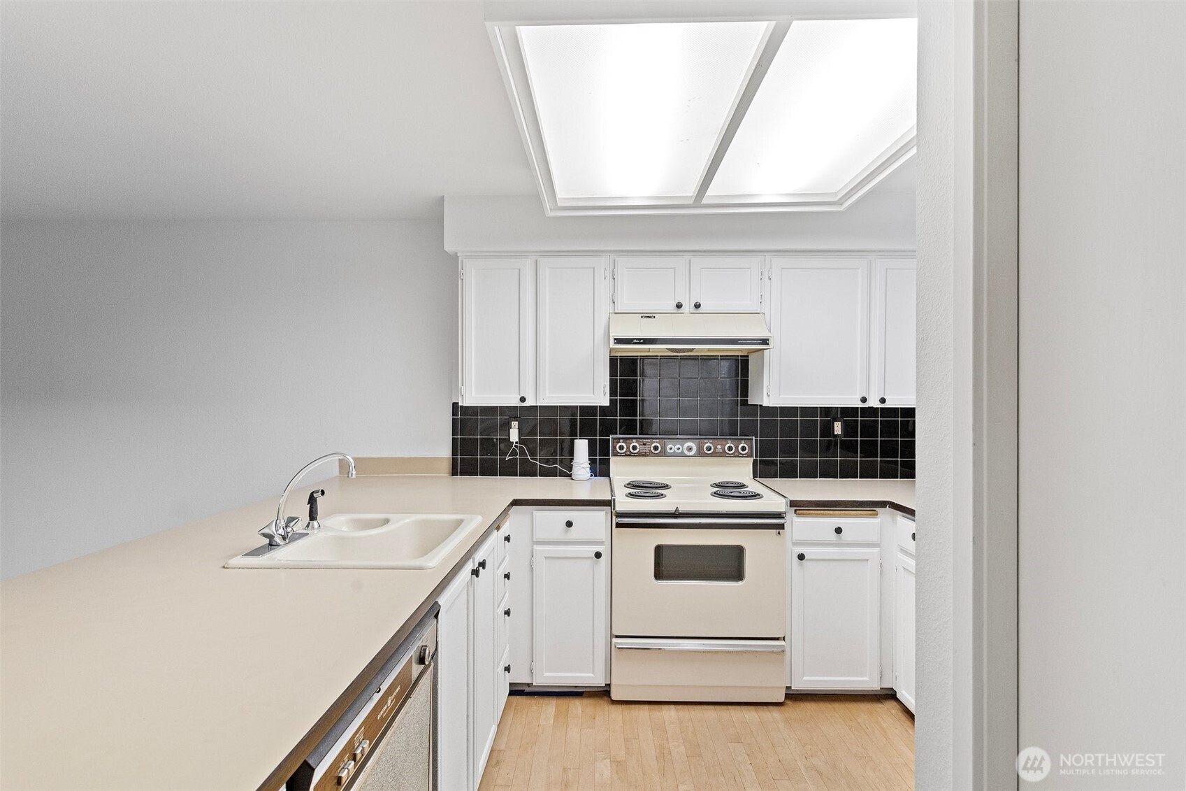 15734 NE 70th Ct, Redmond, WA 98052