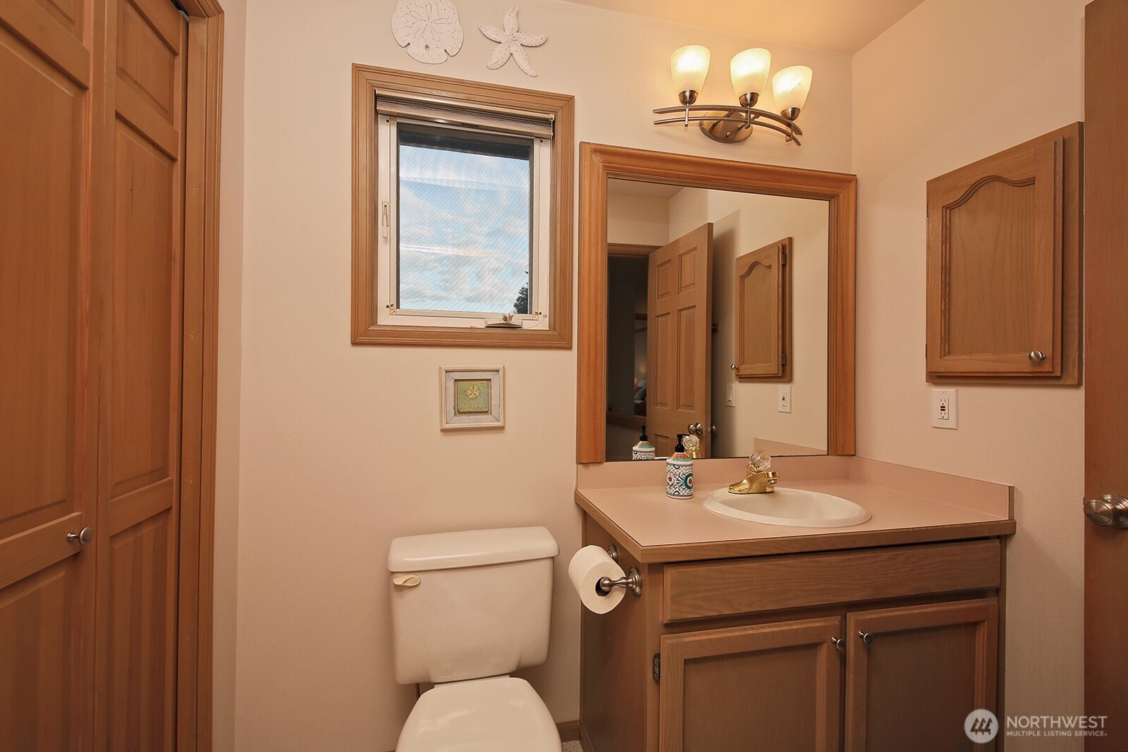 2267 Eastpoint Drive, Langley, WA 98260