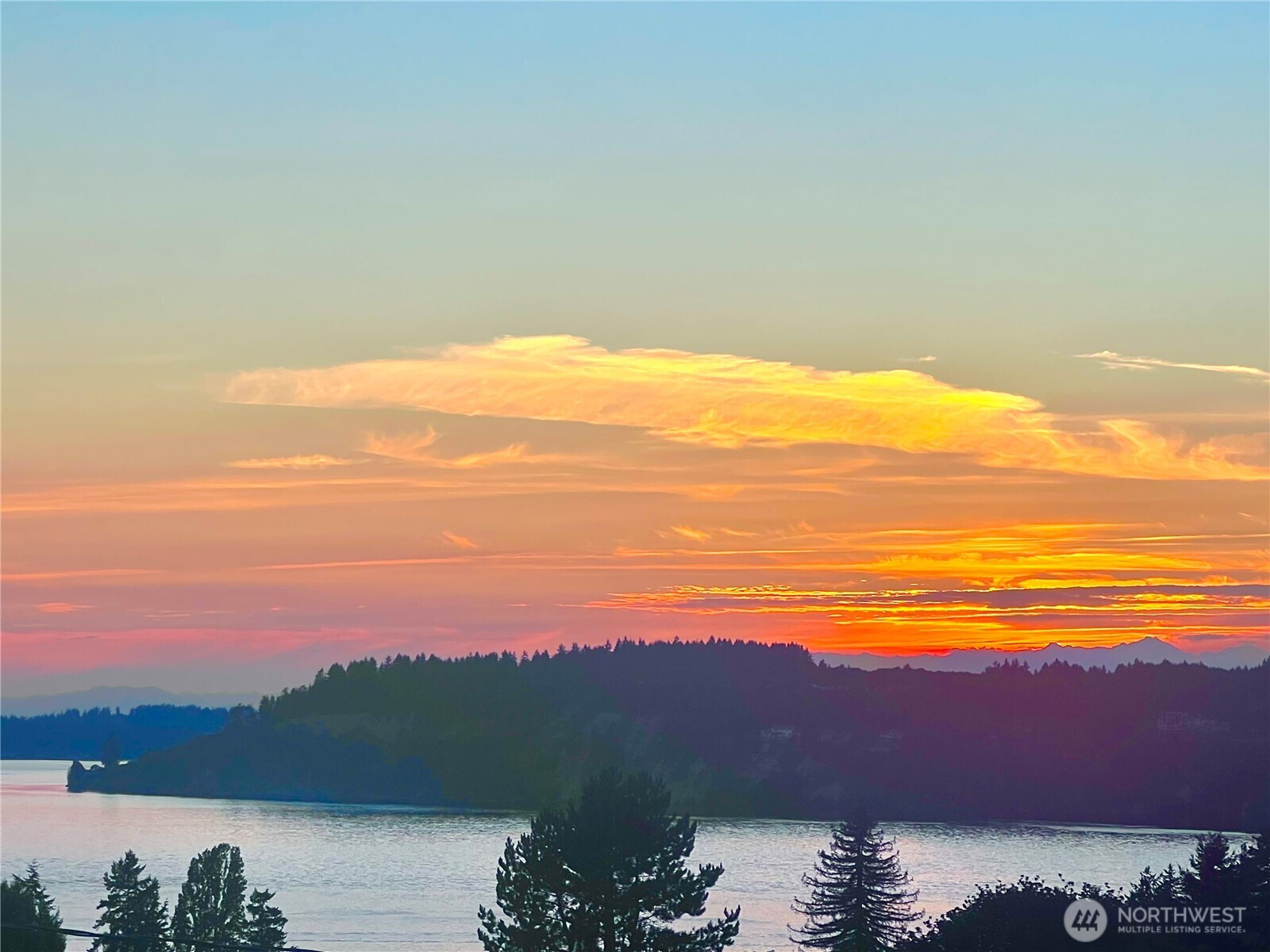 1425 S Sunset Drive, Tacoma, WA 98465