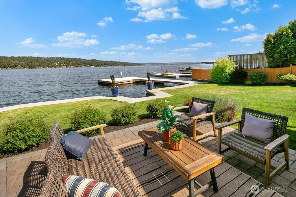 13190 Riviera Place NE, Seattle, WA 98125