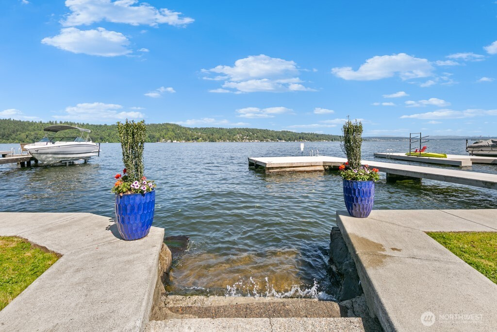 13190 Riviera Place NE, Seattle, WA 98125