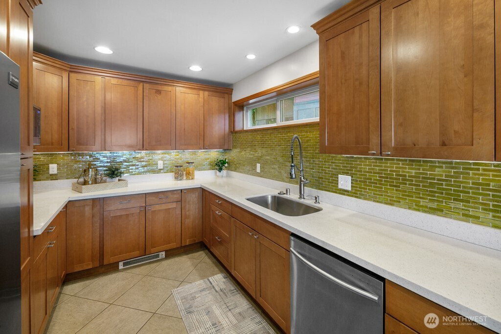 13190 Riviera Place NE, Seattle, WA 98125