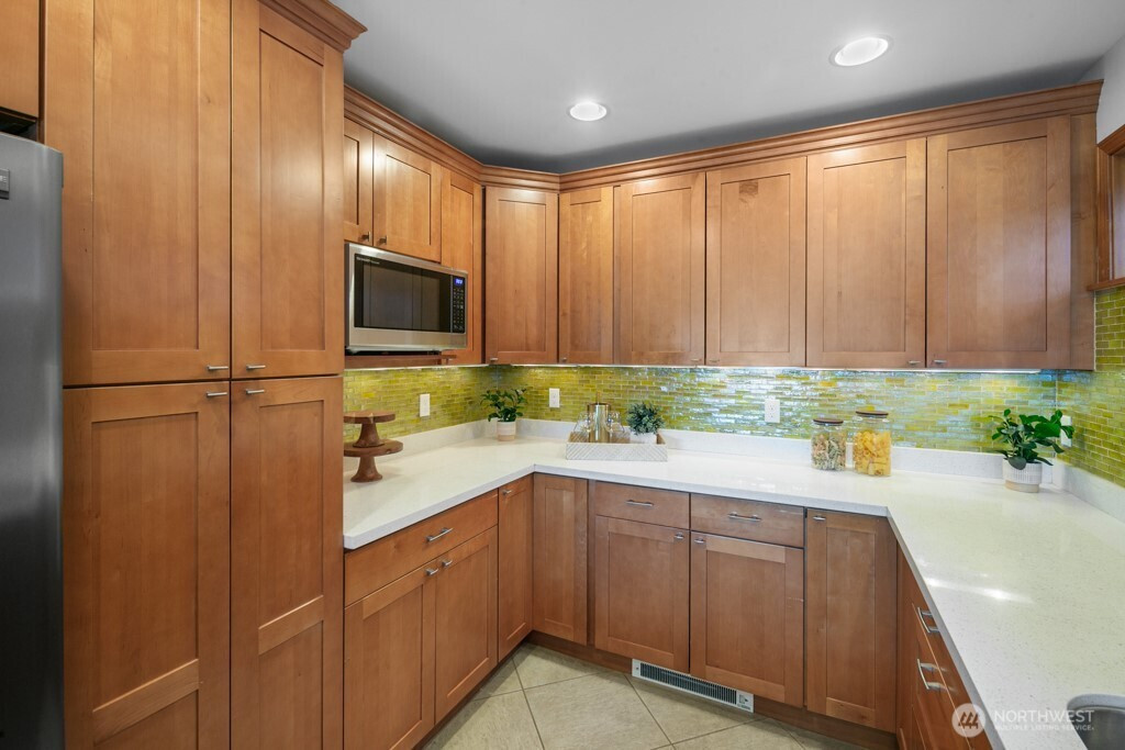 13190 Riviera Place NE, Seattle, WA 98125