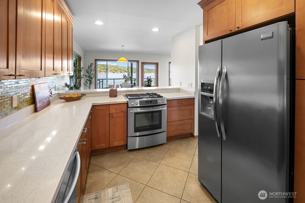 13190 Riviera Place NE, Seattle, WA 98125