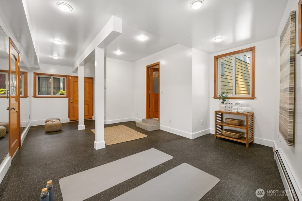 13190 Riviera Place NE, Seattle, WA 98125