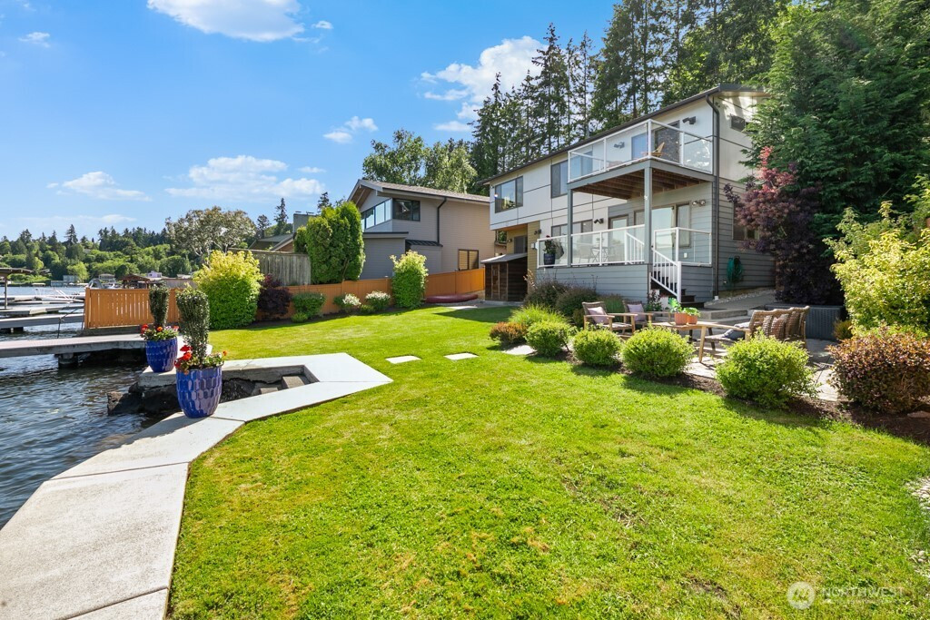 13190 Riviera Place NE, Seattle, WA 98125