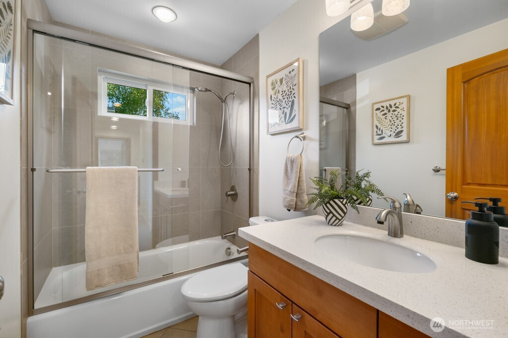 13190 Riviera Place NE, Seattle, WA 98125