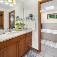 13190 Riviera Place NE, Seattle, WA 98125