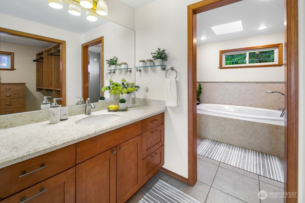 13190 Riviera Place NE, Seattle, WA 98125