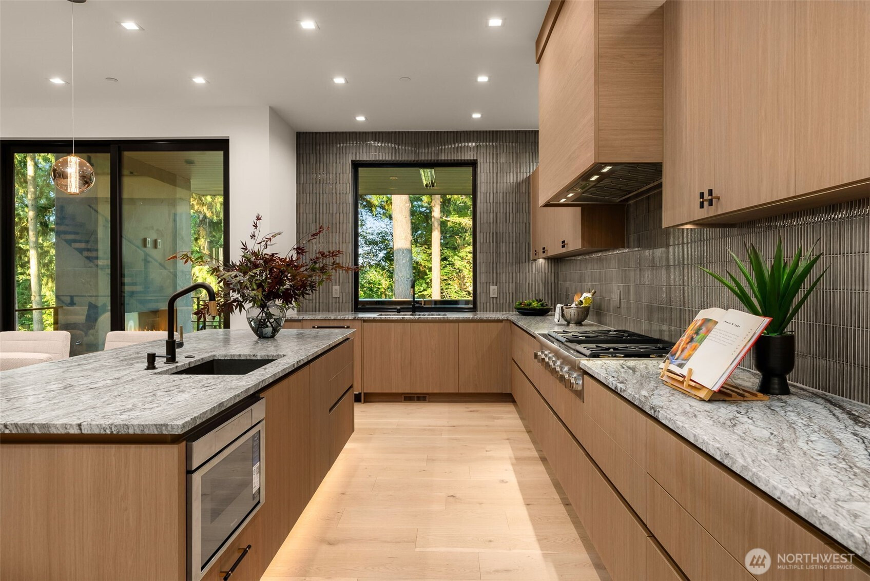 1224 108th Avenue SE, Bellevue, WA 98004