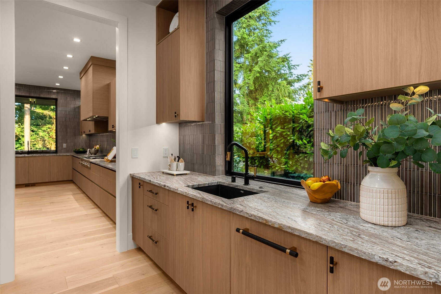 1224 108th Avenue SE, Bellevue, WA 98004