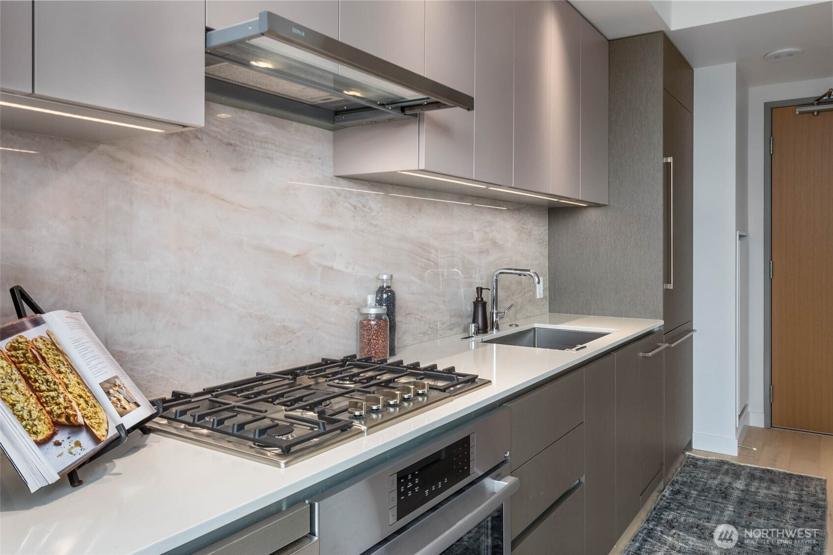 2510 6th Avenue, Seattle, WA 98121