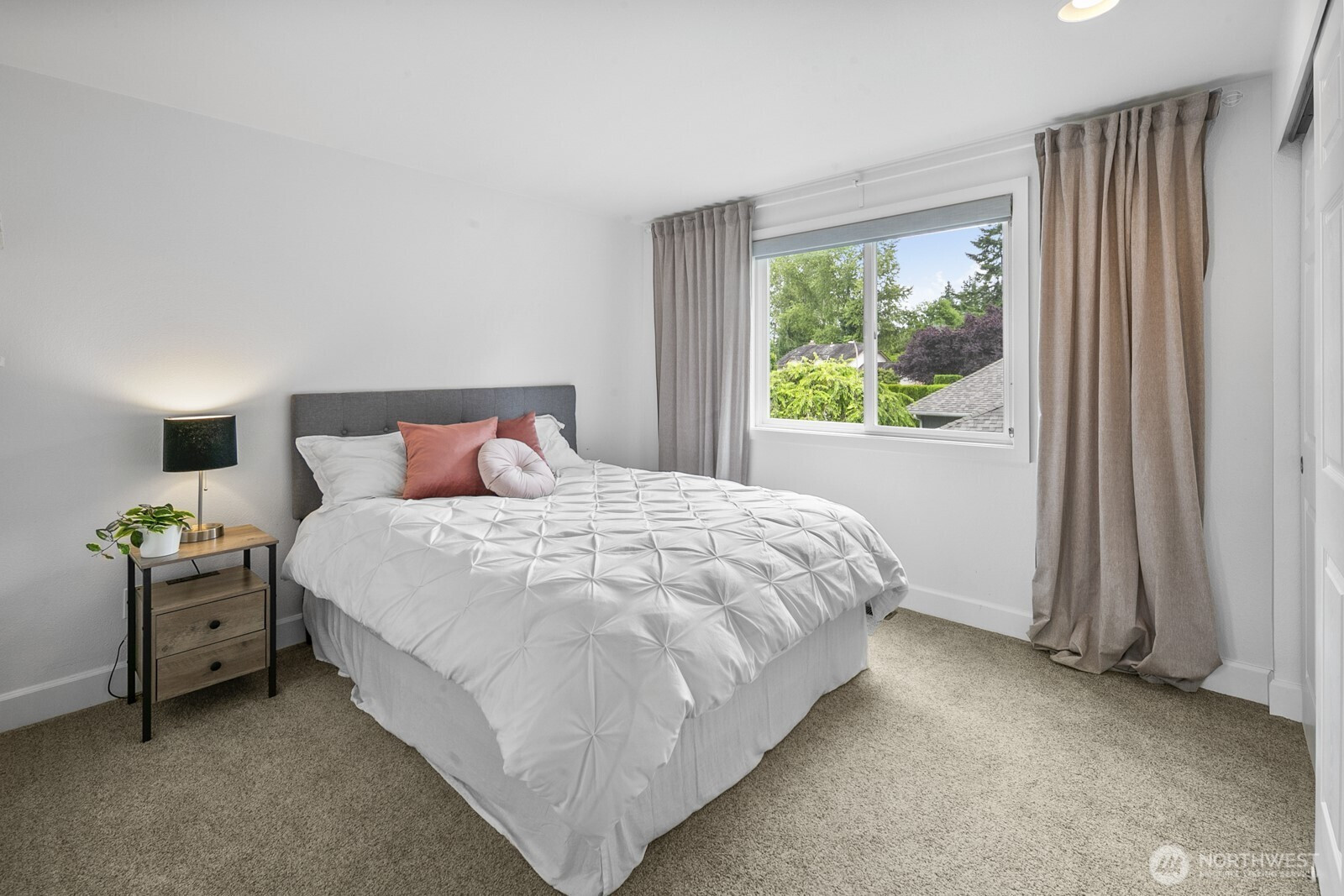 21227 SE 29th Street, Sammamish, WA 98075