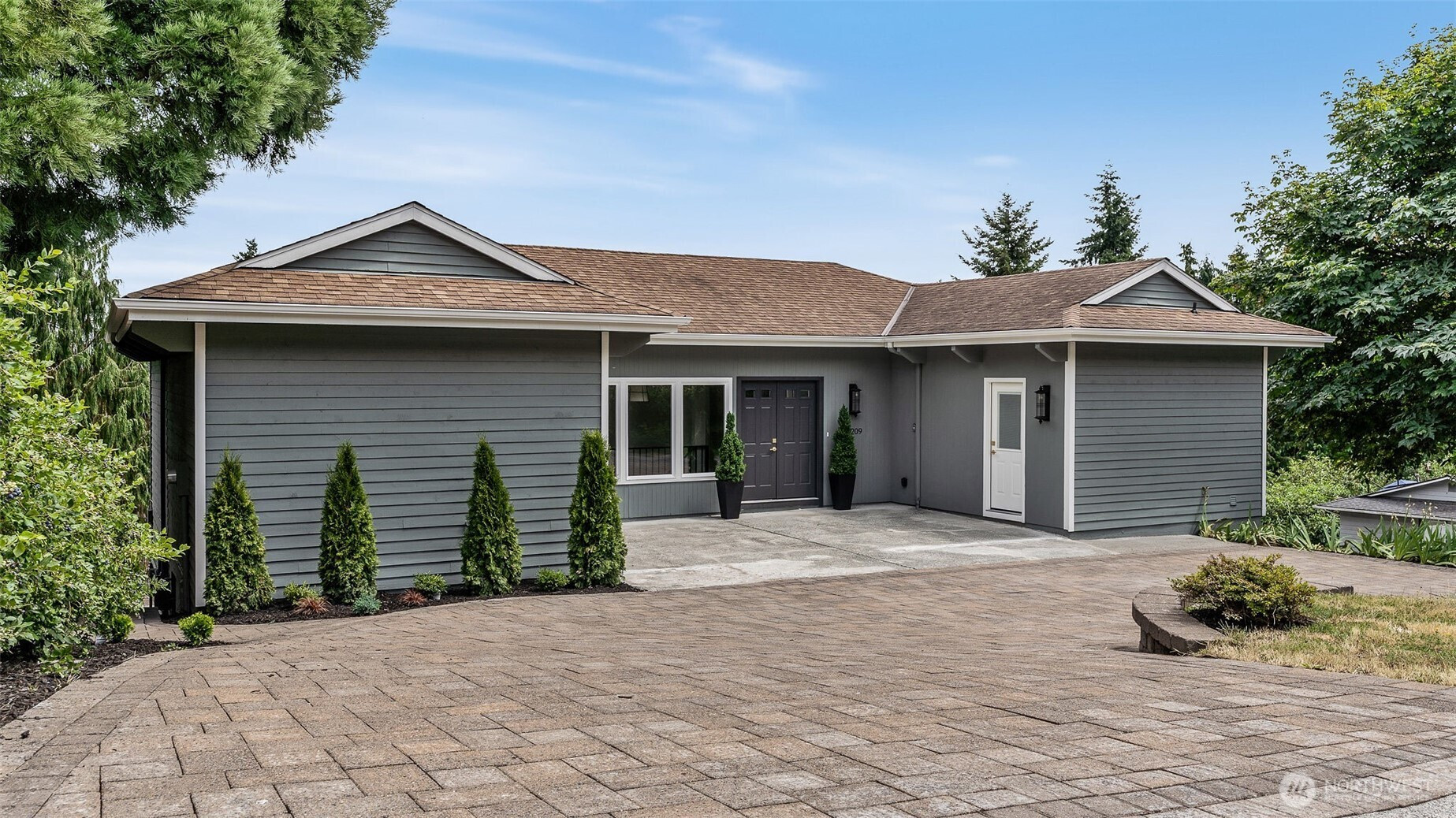 19206 65th Place NE, Kenmore, WA 98028
