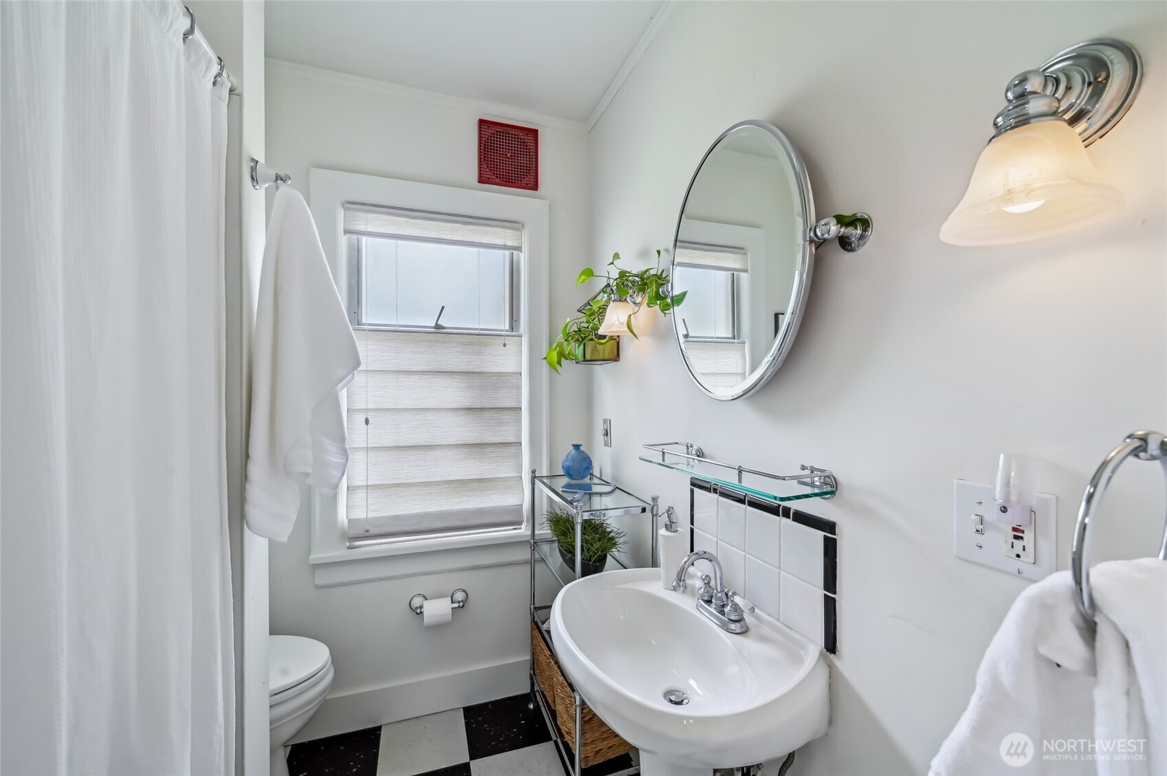 912 N 88th Street, Seattle, WA 98103