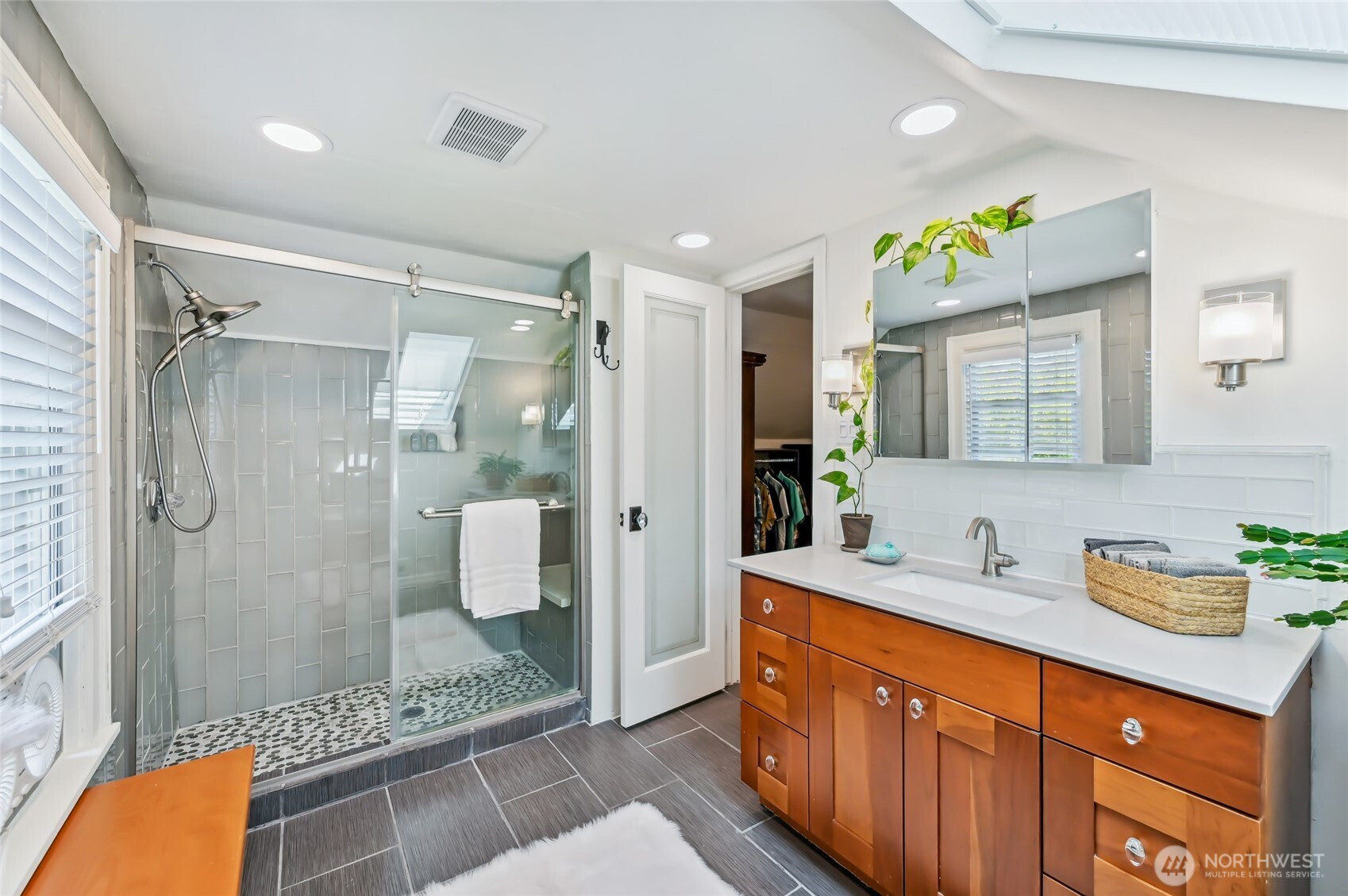 912 N 88th Street, Seattle, WA 98103