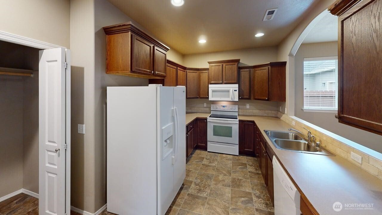 1122 SW Carver Street, College Place, WA 99324