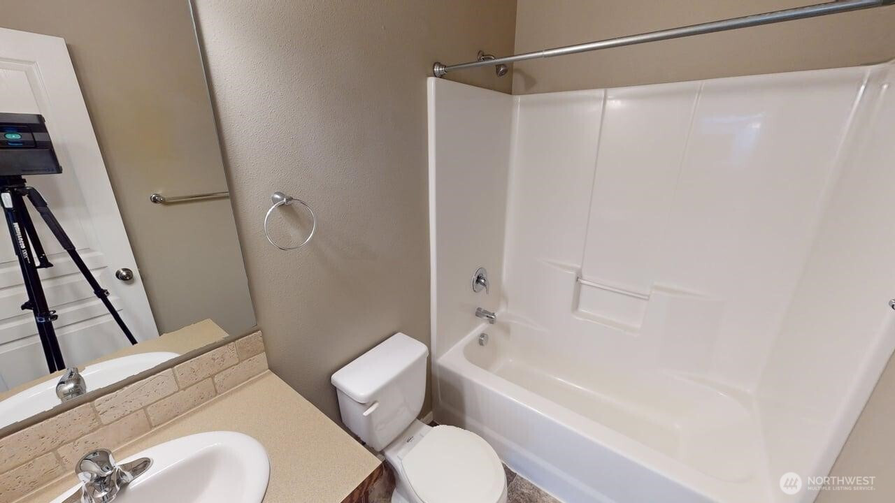 1122 SW Carver Street, College Place, WA 99324