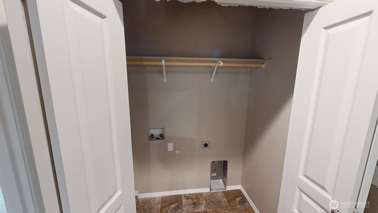 1122 SW Carver Street, College Place, WA 99324