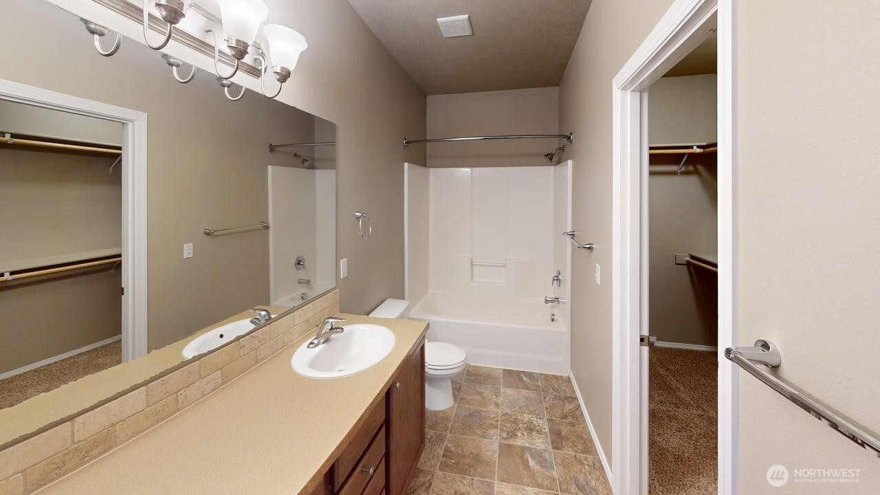 1122 SW Carver Street, College Place, WA 99324