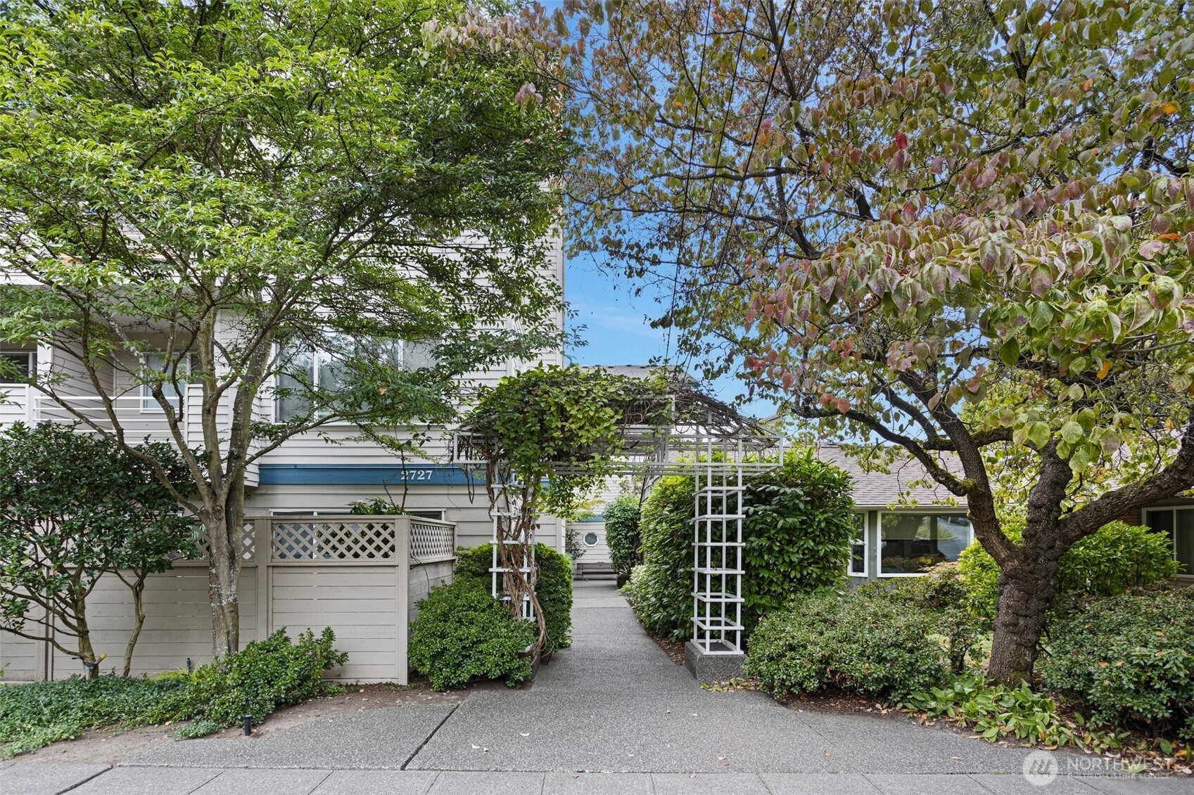 2727 E Franklin Ave E E, Seattle, WA 98102