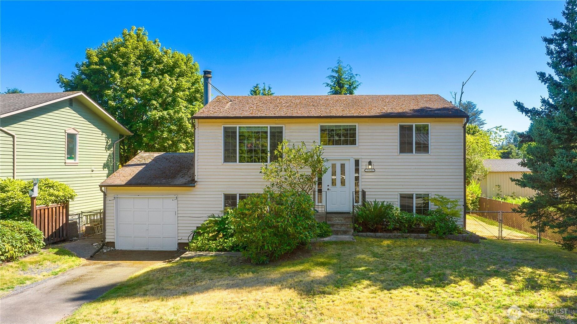 1010 205th Pl Se, Bothell, WA 98012