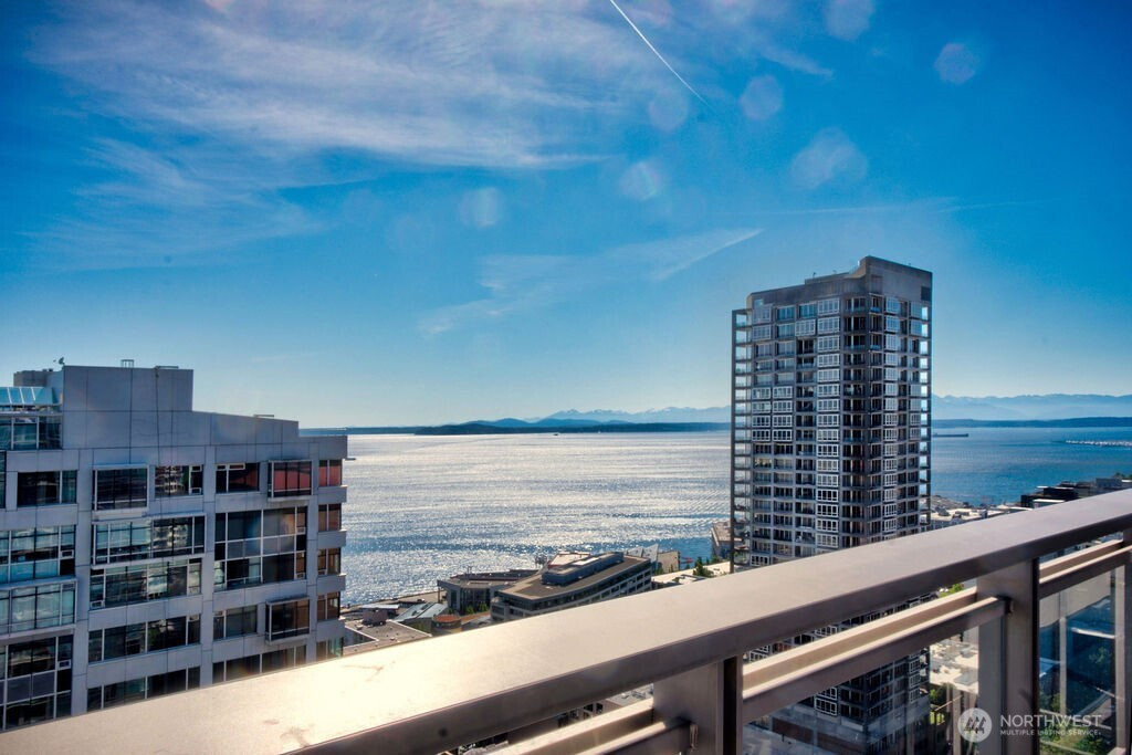 2033 2nd Avenue, Seattle, WA 98121