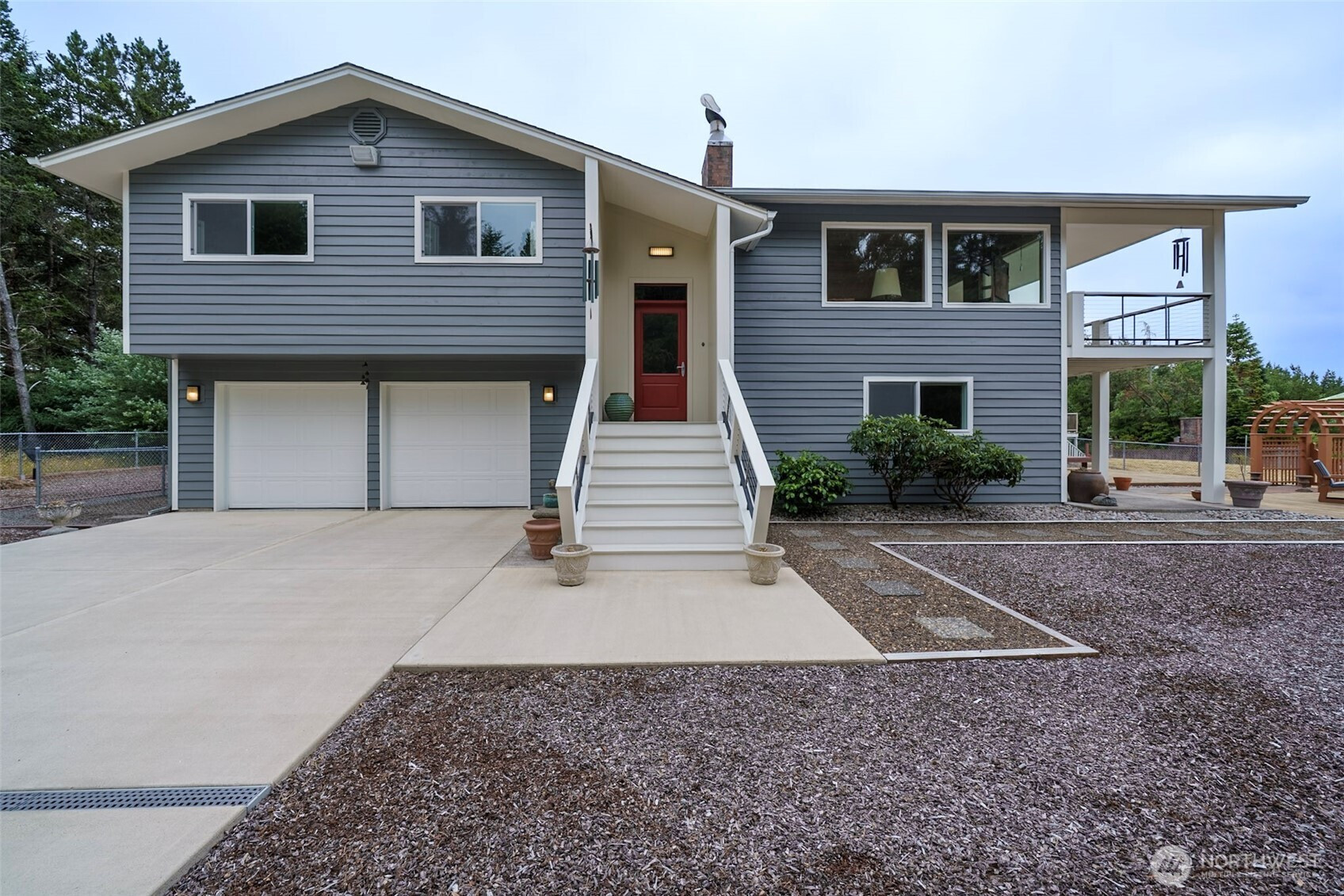 912 36th Lane, Seaview, WA 98644