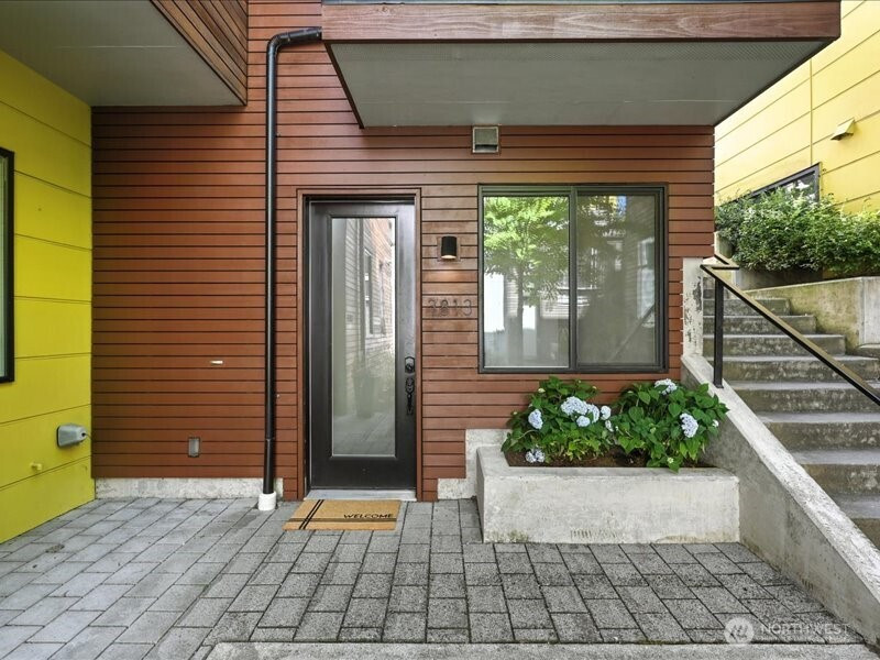 3813 Fremont Lane N, Seattle, WA 98103