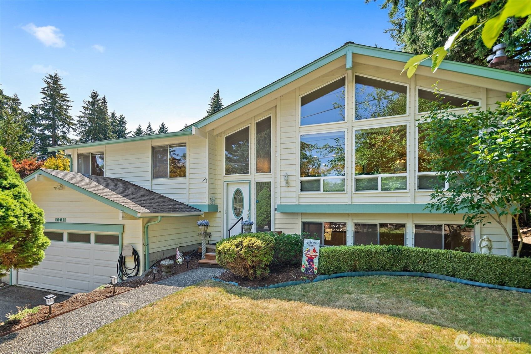 19611 30th Avenue NE, Seattle, WA 98155