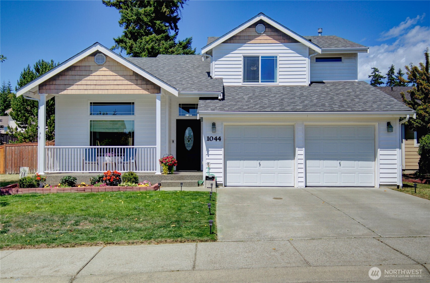 1044 NW 14th Way, Oak Harbor, WA 98277