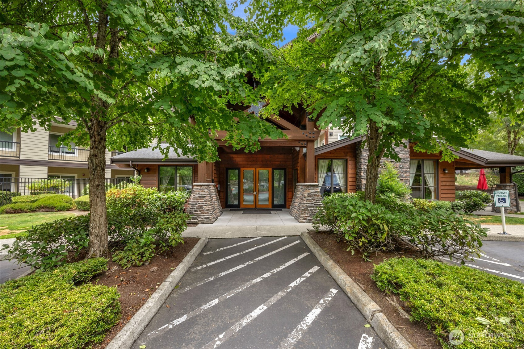18707 SE Newport Way, Issaquah, WA 98027