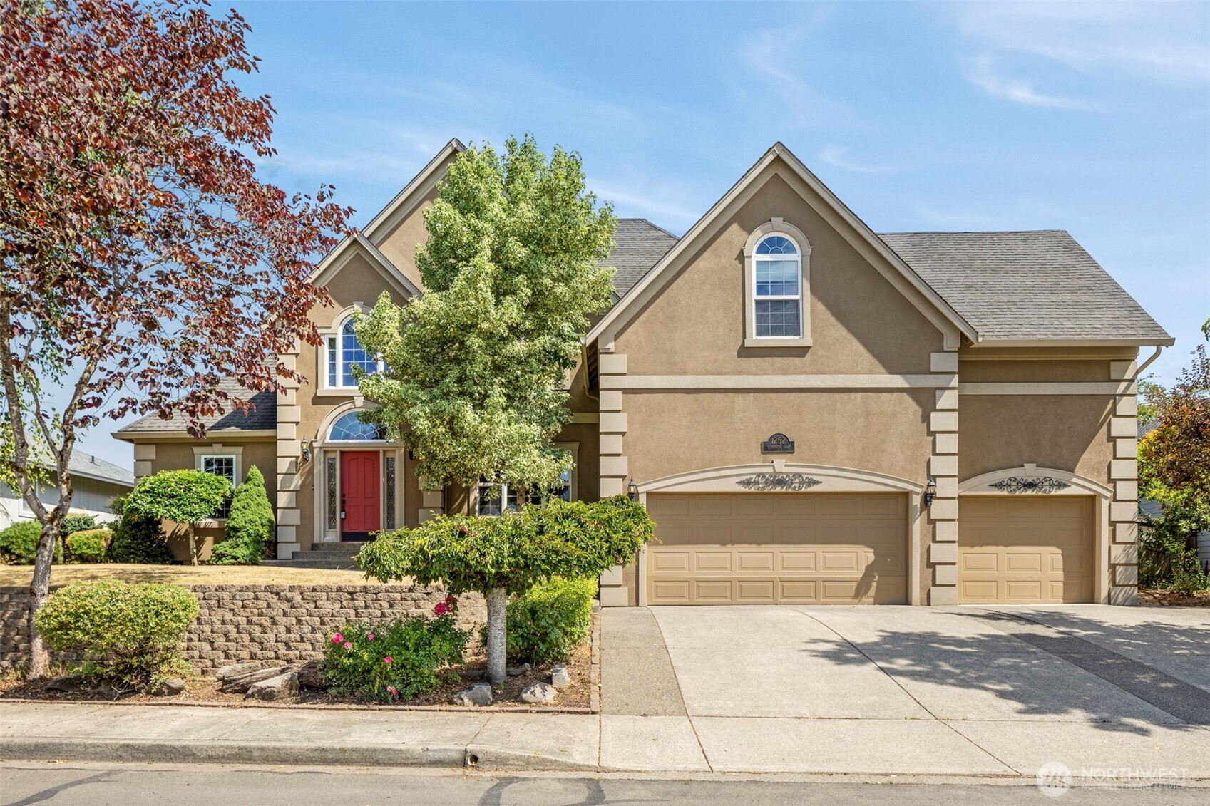 1252 E Pioneer Loop, La Center, WA 98629