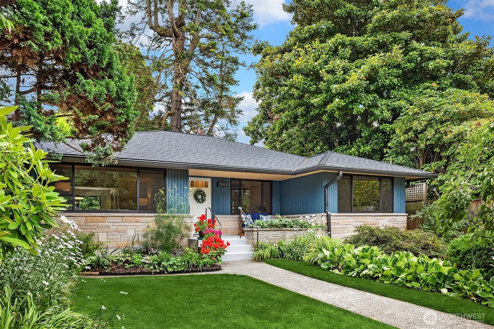 4515 W Bertona Street, Seattle, WA 98199