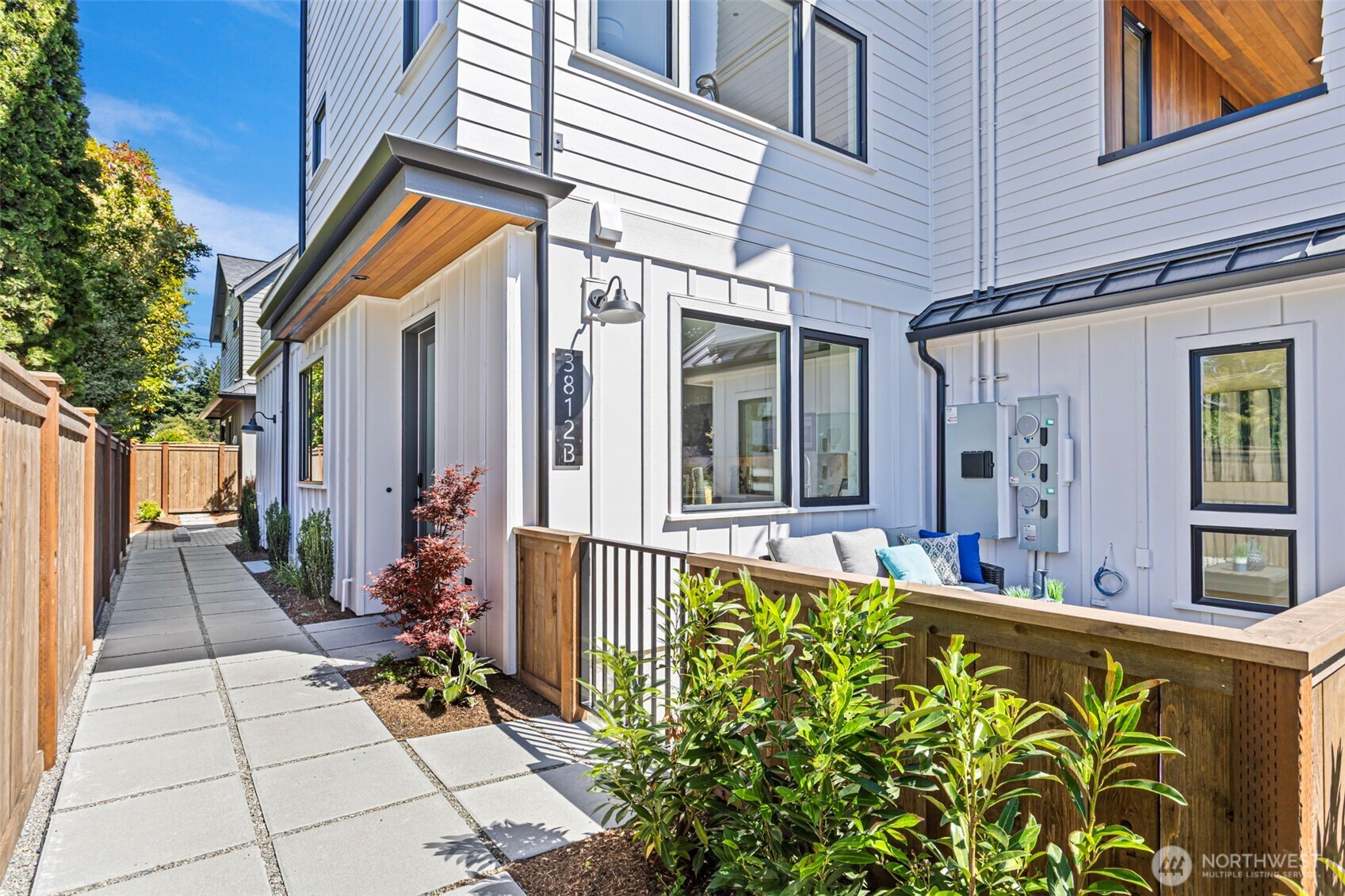3812 31st Avenue W, Seattle, WA 98199
