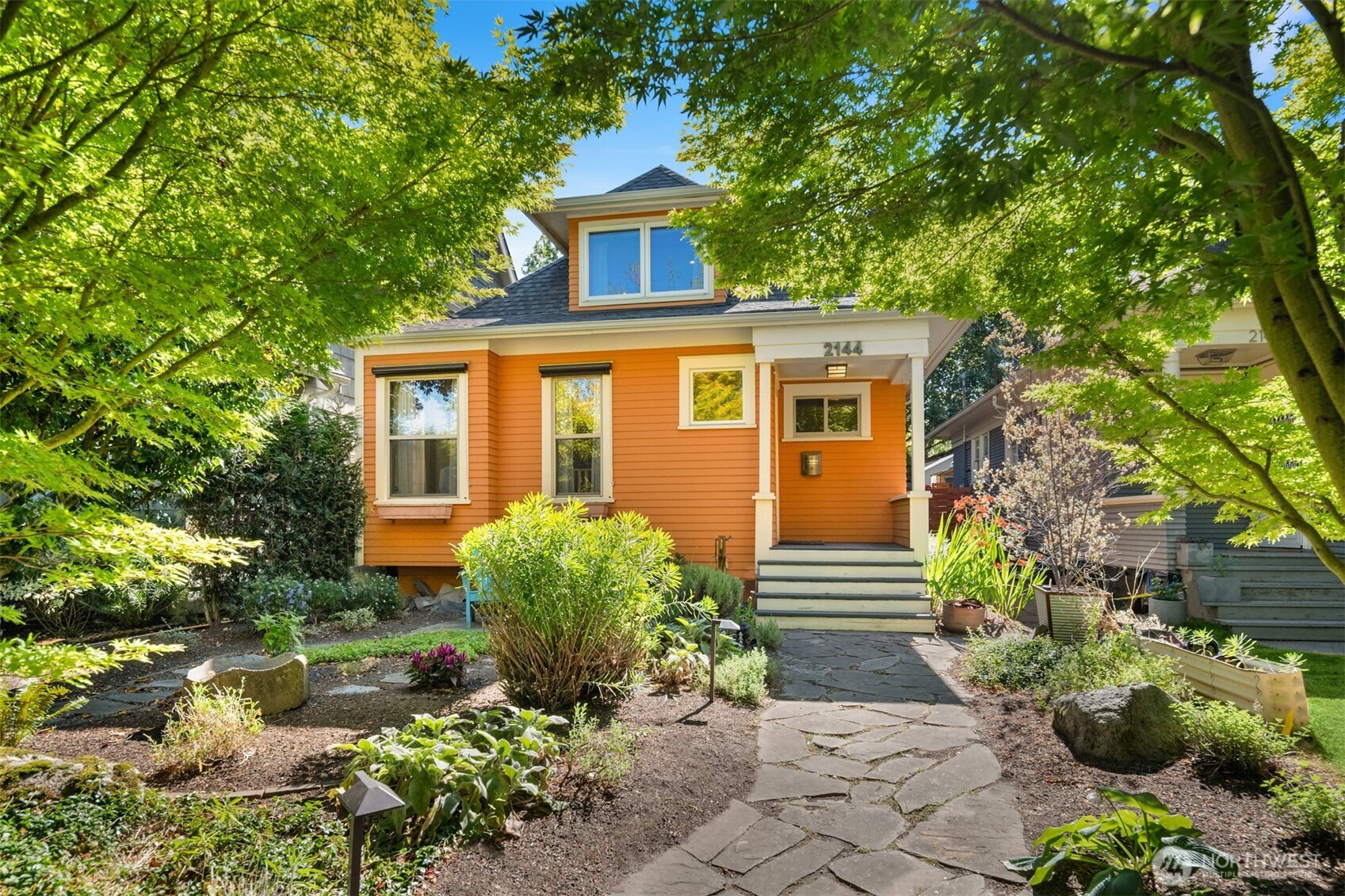 2144 8th Avenue W, Seattle, WA 98119