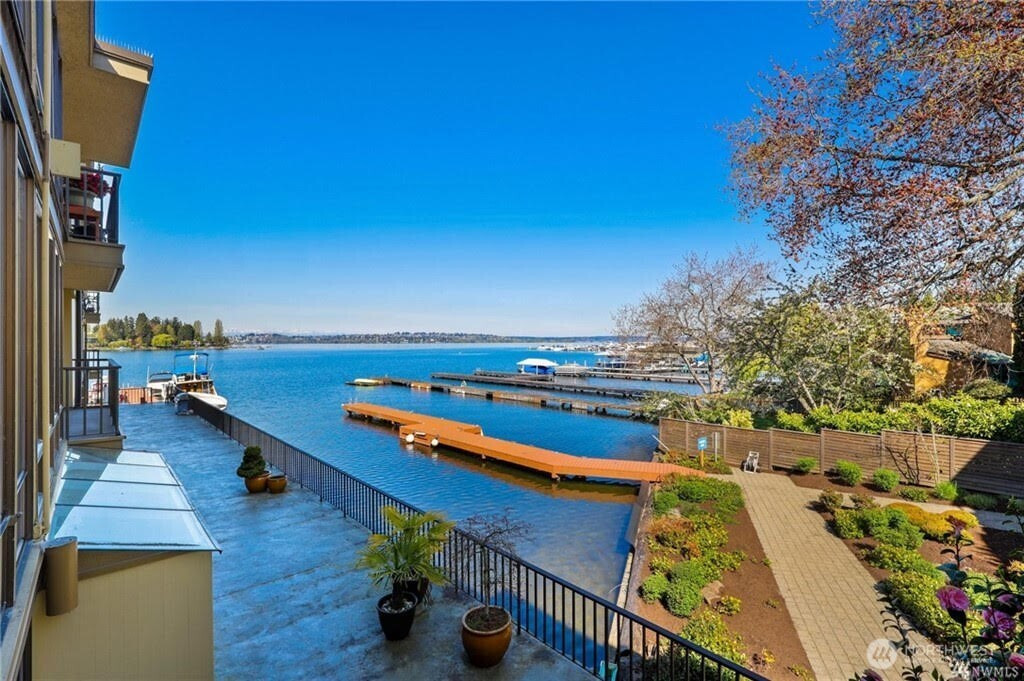 4561 Lake Washington Boulevard NE, Kirkland, WA 98033