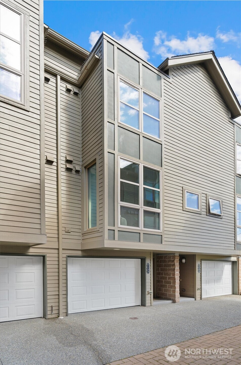 718 Nob Hill Avenue N, Seattle, WA 98109