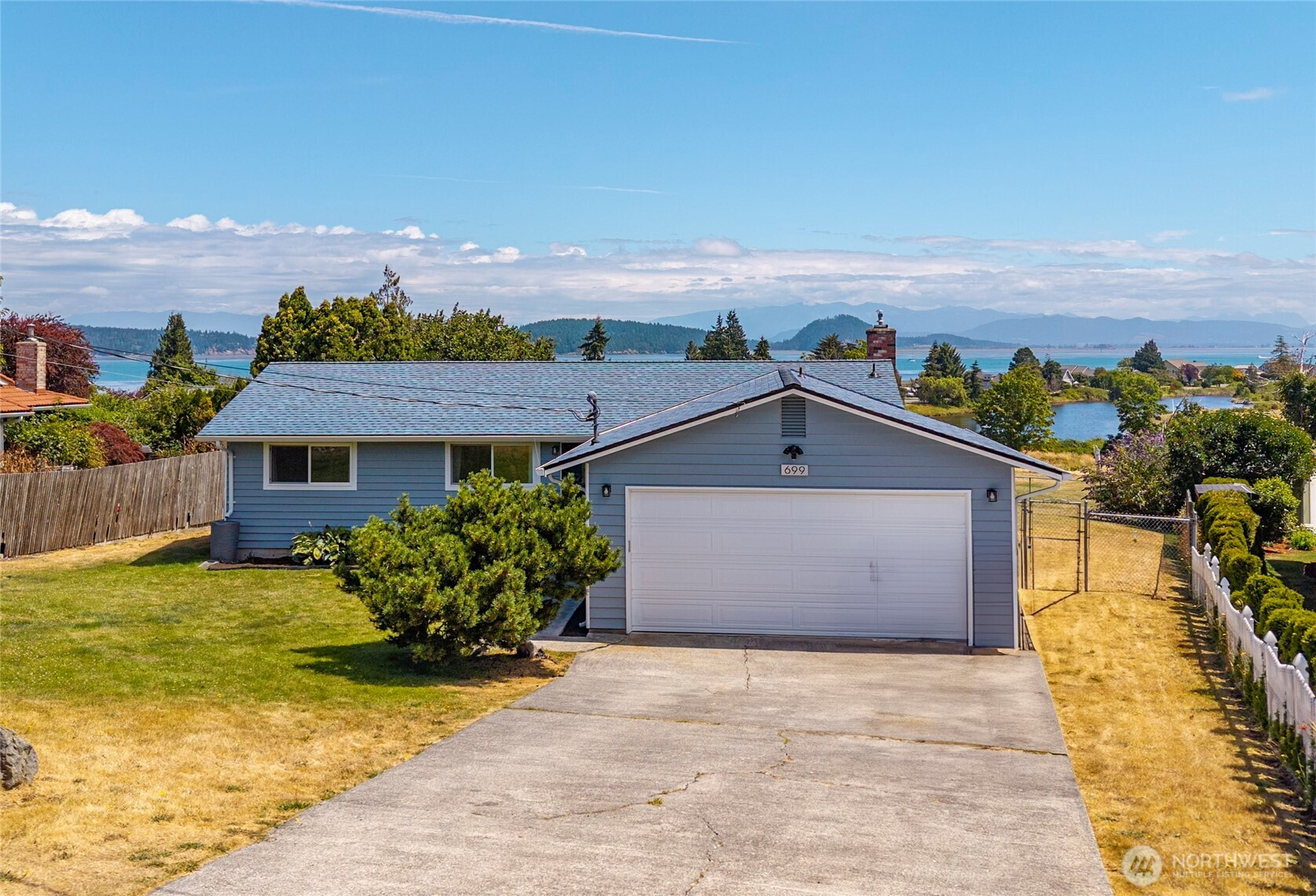699 Maplewood Loop, Oak Harbor, WA 98277