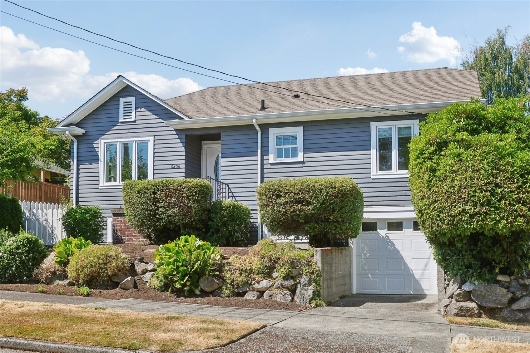 2206 N 39th Street, Seattle, WA 98103