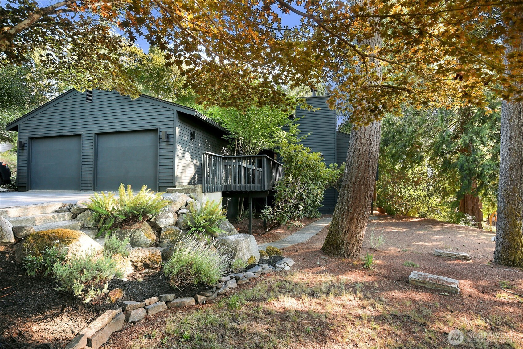 201 E Country Club Drive, Allyn, WA 98524