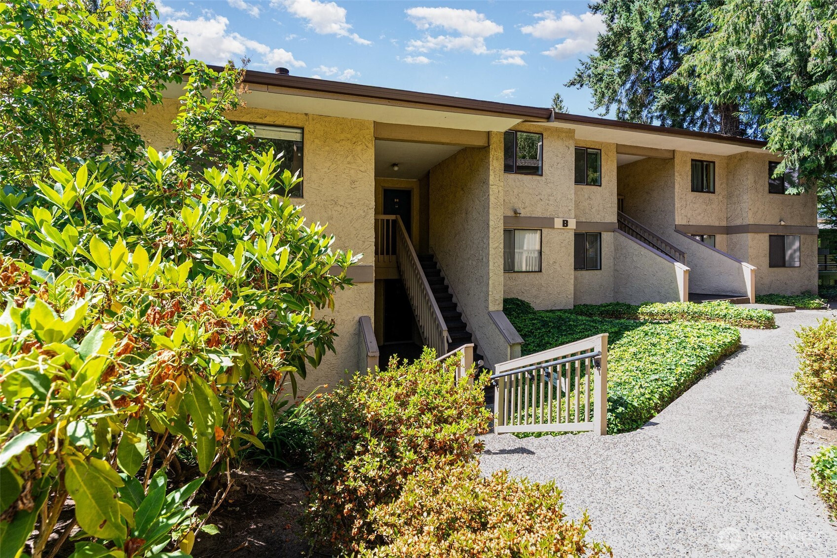 10320 SE 6th Street, Bellevue, WA 98004