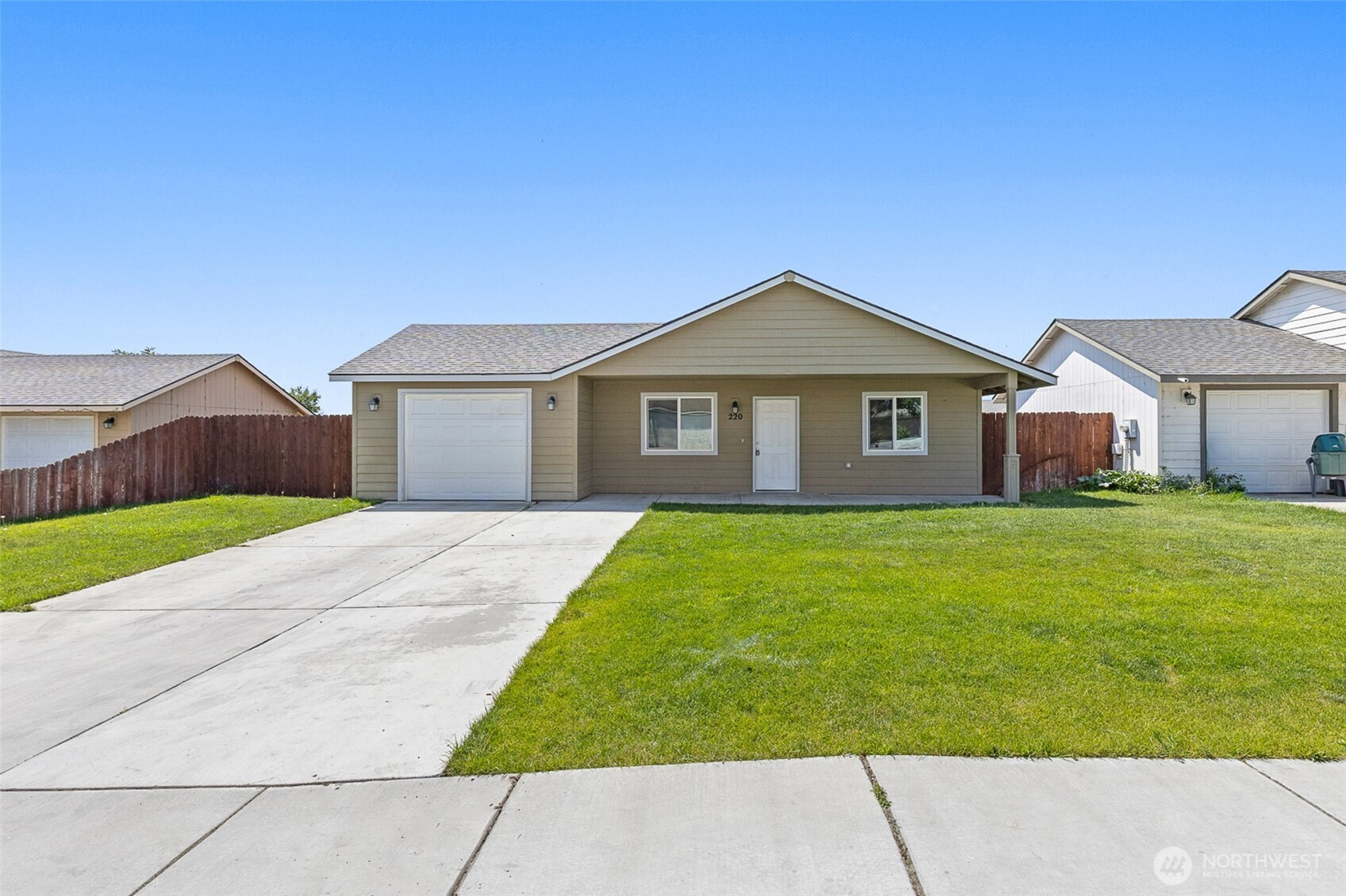 220 N Charles Avenue, Pasco, WA 99301