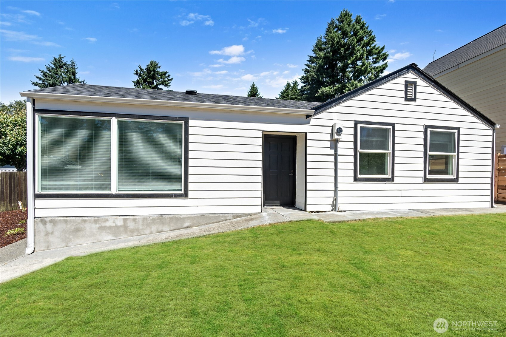 9237 36th Avenue S, Seattle, WA 98118