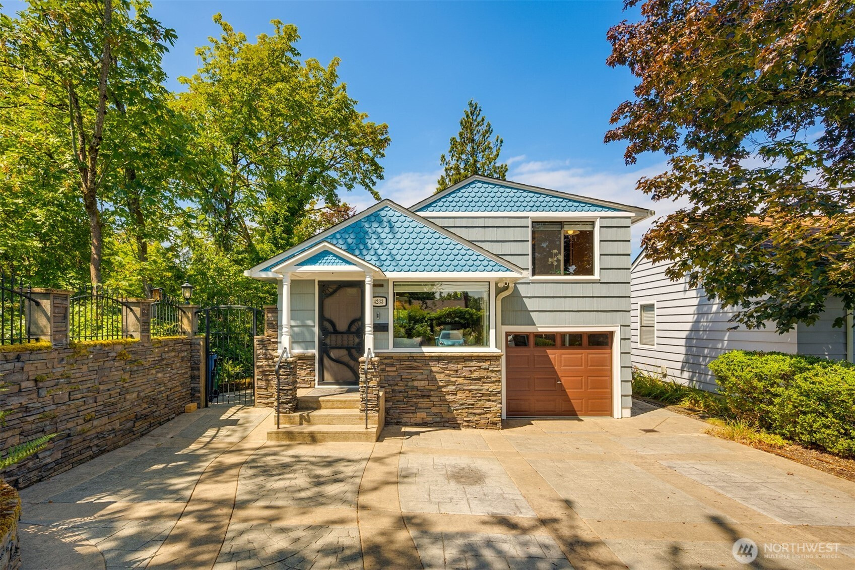 4233 48th Avenue S, Seattle, WA 98118