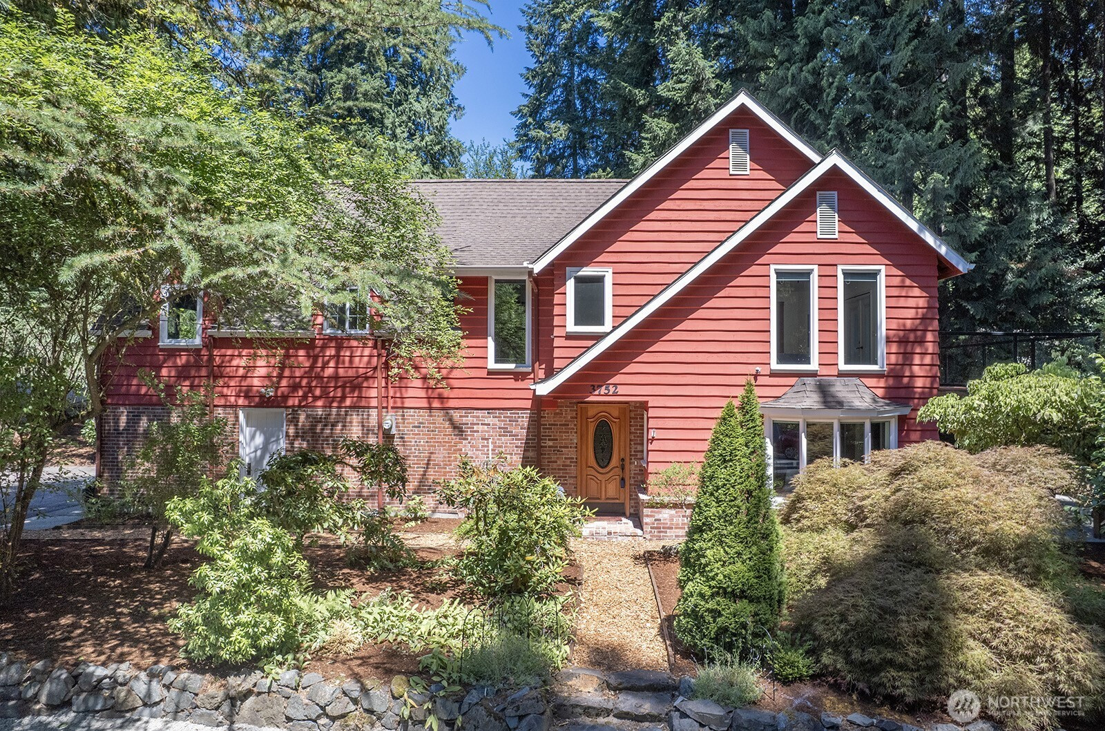 3752 NE 188th St, Lake Forest Park, WA 98155