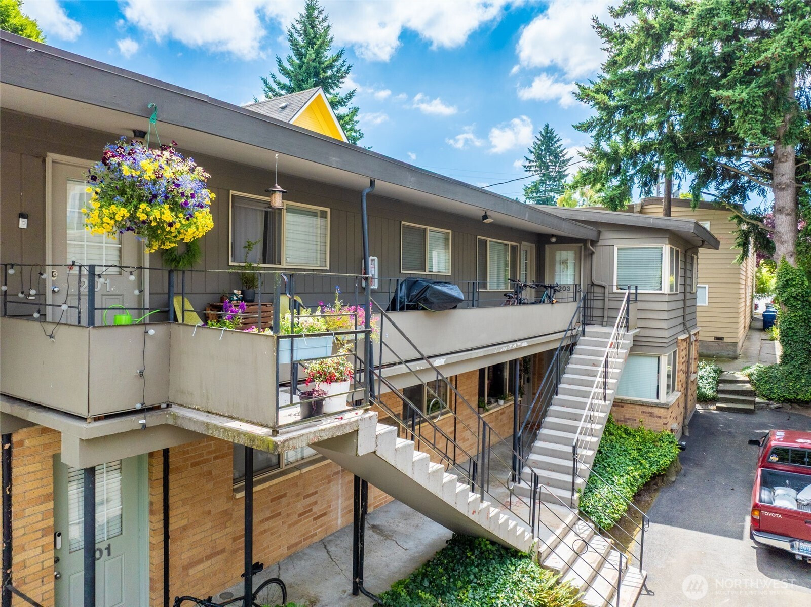 6515 5th Avenue NE, Seattle, WA 98115