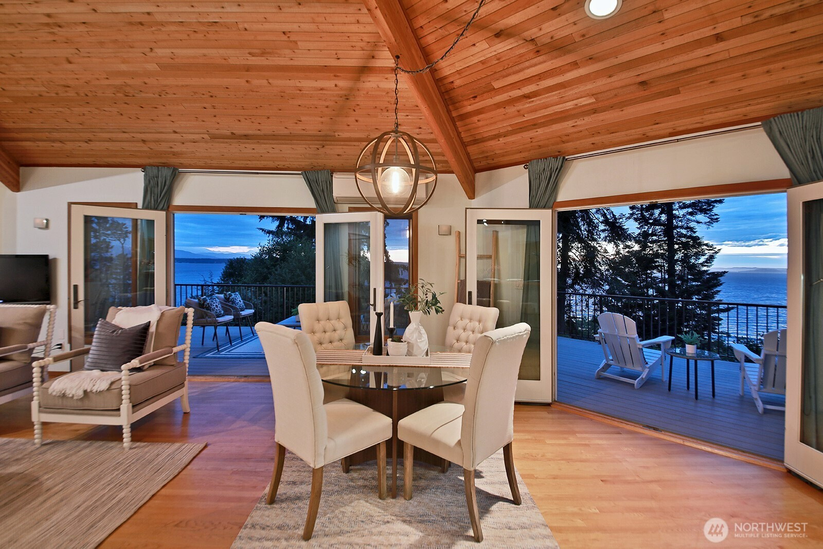3340 Smugglers Cove Road, Greenbank, WA 98253