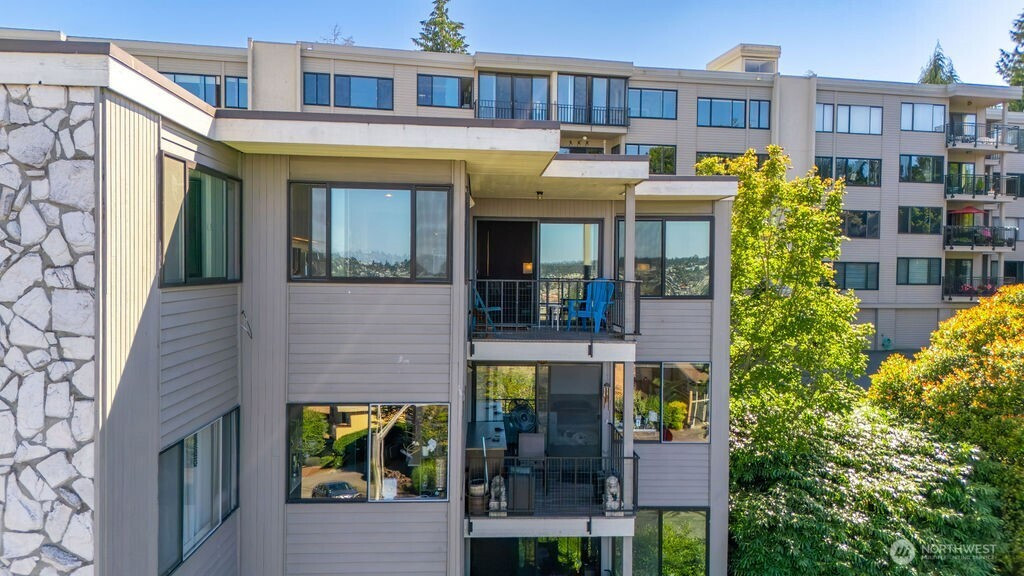 3661 24th Place W, Seattle, WA 98199